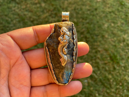 Large Raw Labradorite Natural Stone Tibetan Silver Pendant, Healing Crystal Pendant, Birthday Gift, Birthstone Jewelry, Animal Designs, Boho