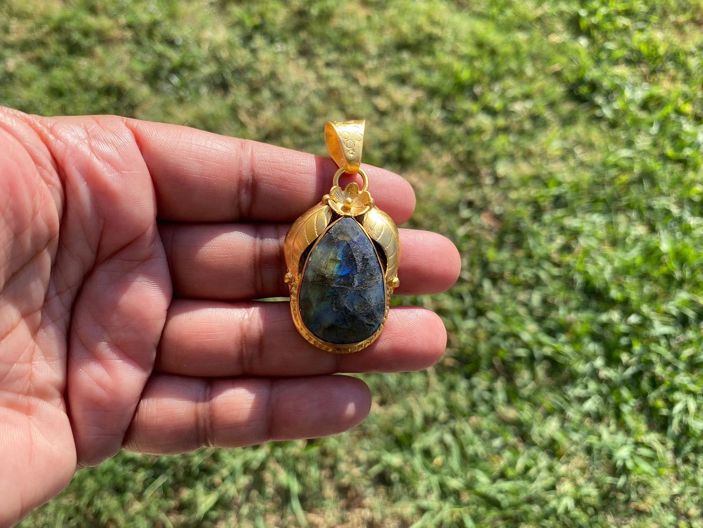 Gold Overlay Labradorite Pendant, Mystical Charm, Elegant Craftsmanship, Nature's Magic Jewelry, Aurora-inspired, Luxurious Design
