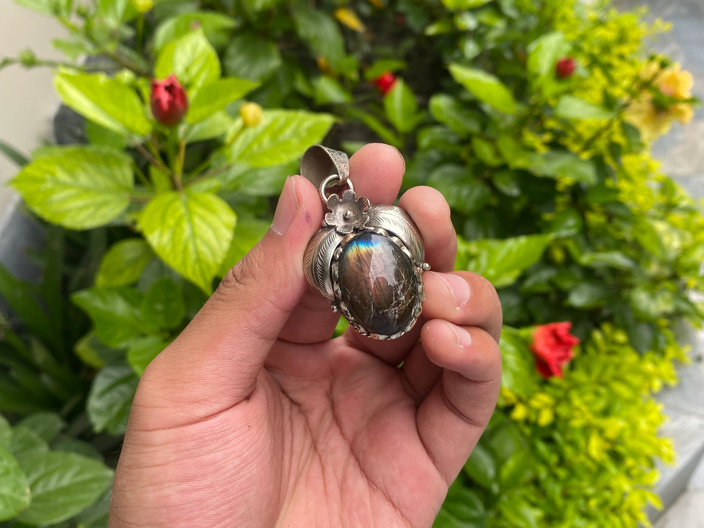 Natural Labradorite Drop Pendant, Hammered floral design, Unique labradorite pendant for daily wear, Perfect gift idea, Healing pendant.
