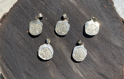 Natural Labradorite Pendant adorned with Tibetan Silver details, Floral Themed Pendant, Unisex pendant for fashion lovers, Bohemian pendant.