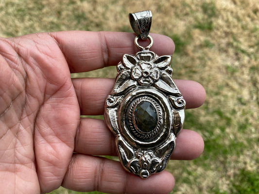 Natural Labradorite Tibetan Silver Pendant, Healing Crystal, Women's Jewelry, Birthstone Pendant, Natural Stone Jewelry, Wedding Pendant
