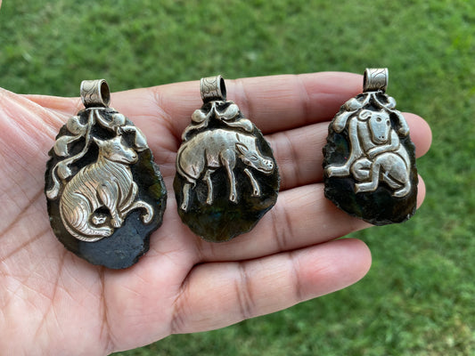 Raw Labradorite Sterling Silver Pendant,Natural Stone Pendant,Birthstones Pendant,Animal Designs,Energy Pendant, Tribal Pendant for Necklace