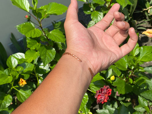 Single wire copper twisted bangle, Handmade Bangle, Hammered Bangle, Gift for him\her, Healing bangle, Bangles for daily wear.