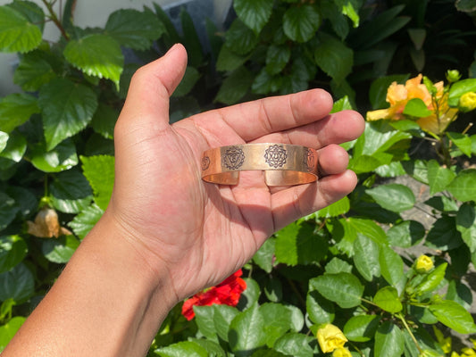 Small 7 chakra bangles for Daily wear, Hammered Bracelet, 7 chakra Bracelet, Unisex Bracelet, Copper Bracelet, Meditation Bracelet.