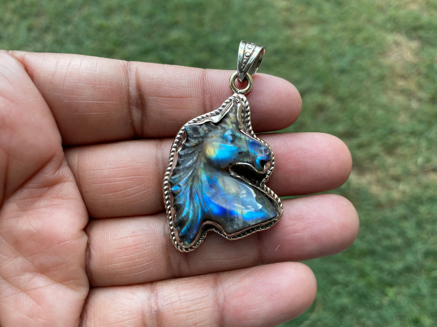 Small Labradorite Natural Stone Unicorn Tibetan Silver Pendant, Labradorite Unicorn, Blue Labradorite Horse, Healing Crystal, Animal Pendant