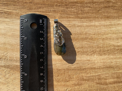 Small Labradorite Tibetan Silver Pendant, Labradorite Natural Stone Jewelry, Natural Gemstone Jewelry, Birthstone Jewelry, Birthday Gift