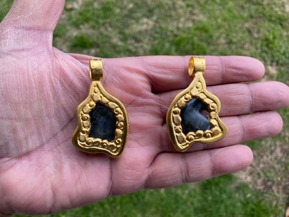 Small Unicorn Labradorite Natural Stone Pendant, 18K Non Tarnish Brushed Gold Overlay Jewelry, Blue Labradorite Horse, Healing Crystal