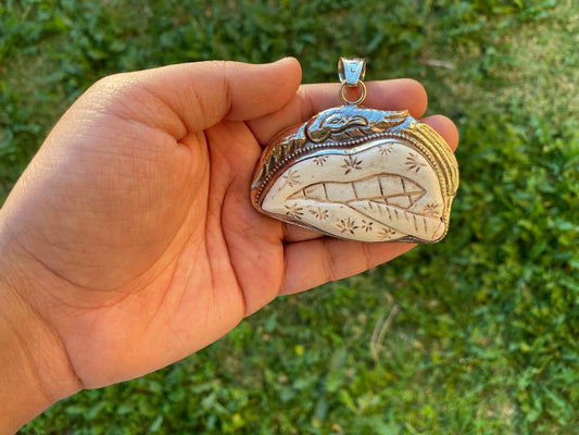 Smoking Marijuana Lips Buffalo Bone Tibetan Silver Pendant, 420 Friendly, Smoke Weed Everyday, Joint, Blunt,  Marijuana Leaf, Cannabis