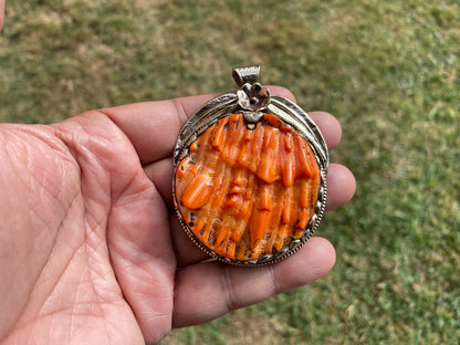 Spiny Oyster Shell Tibetan Silver Large Pendant, Native American Style Jewelry, Southwestern Jewelry, Spiky Thorny Pendant, Seashell Jewelry