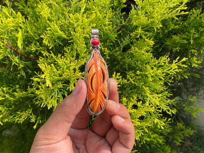 Natural Beauty: Spiny Oyster Pendant for Fashion and Healing, Pendant for daily wear, Coral adorned unisex pendant with healing energy.
