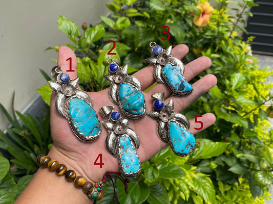 Trendy Turquoise Pendant with Raw Lapis Stone - Rustic Aesthetic Jewelry, Unisex Pendant for Daily wear, Healing properties, Hammered Design