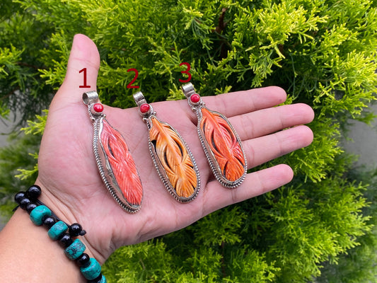 Unique Artistry: Aesthetic Spiny Oyster Pendant for Stylish Daily Wear, Hammered pendant, Gift for him/her, Aesthetic Pendant.