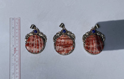Unique Gift Idea: Ocean-Inspired Spiny Orange Oyster Pendant with Raw Lapis, Handmade Pendant, Hammered Floral design, Daily wear Pendant.