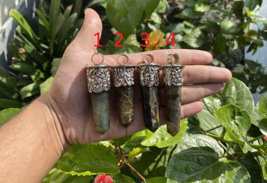 Tibetan Silver Labradorite Pendant | Unisex Artisan Design Jewelry, Natural Stone Pendant, Handmade Unique Gift, Pointed Healing Pendant
