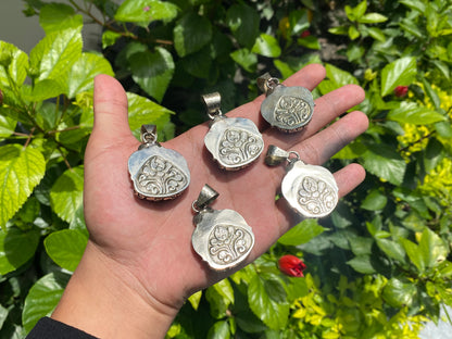 Unisex Boho Pendant with Natural Labradorite & Tibetan Silver, Vintage Style Rustic Bohemian Pendant for Daily Wear, Healing Pendant.