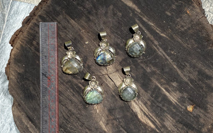 Unisex Boho Pendant with Natural Labradorite & Tibetan Silver, Vintage Style Rustic Bohemian Pendant for Daily Wear, Healing Pendant.