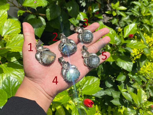 Unisex Boho Pendant with Natural Labradorite & Tibetan Silver, Vintage Style Rustic Bohemian Pendant for Daily Wear, Healing Pendant.