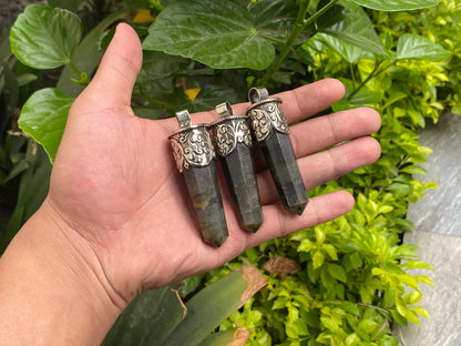 Unisex Labradorite Pendant: Healing Stone with Turquoise Touch, Handmade Pendant, Pointed Pendant, Labradorite Pendant.