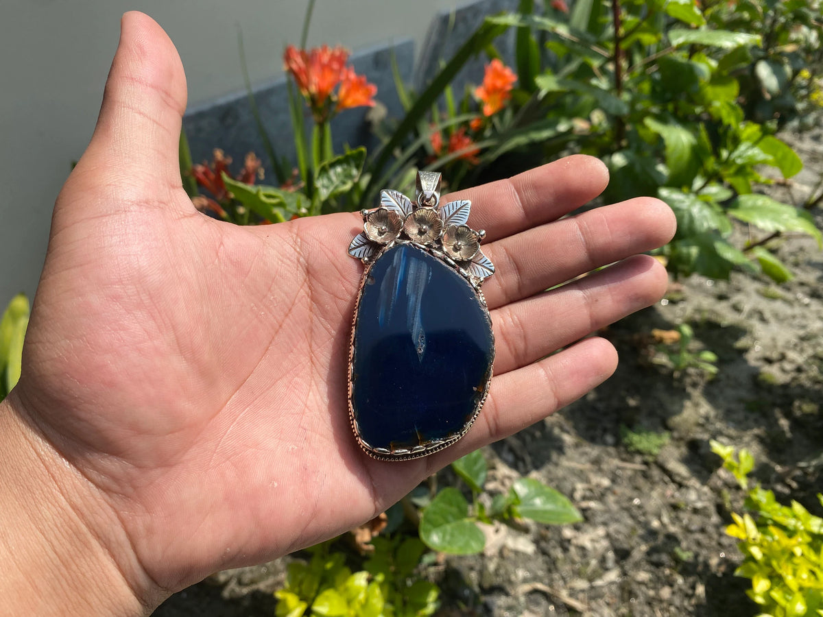 Whispers of Nature: Tibetan Silver and Agate Slice Pendant, Timeless Beauty, Tibetan Silver and Agate Slice Pendant