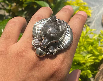 Big Adjustable Wolf Head Ring, Tibetan Silver Ring adorned with Labradorite, Aesthetic Ring.