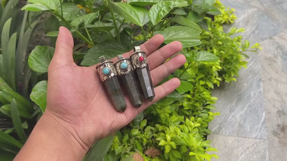 Unisex Labradorite Pendant: Healing Stone with Turquoise Touch, Handmade Pendant, Pointed Pendant, Labradorite Pendant.