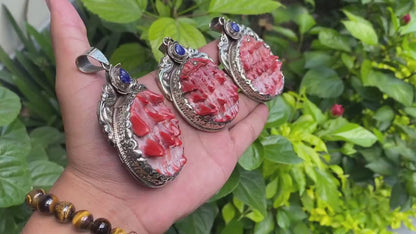 Unique Gift Idea: Ocean-Inspired Spiny Orange Oyster Pendant with Raw Lapis, Handmade Pendant, Hammered Floral design, Daily wear Pendant.