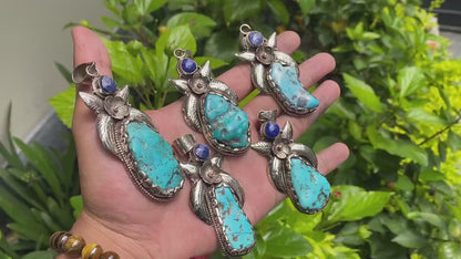 Trendy Turquoise Pendant with Raw Lapis Stone - Rustic Aesthetic Jewelry, Unisex Pendant for Daily wear, Healing properties, Hammered Design