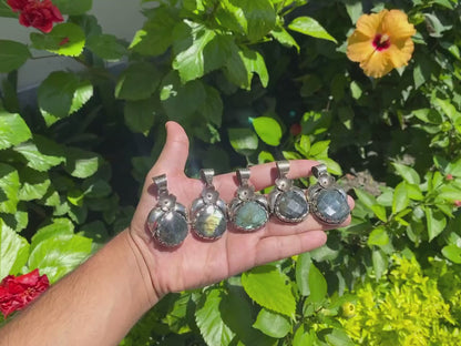 Natural Labradorite Pendant, Oval Shaped Labradorite Pendant, Aesthetic labradorite Pendant, Natural Gemstone Pendant, Unisex Pendant.