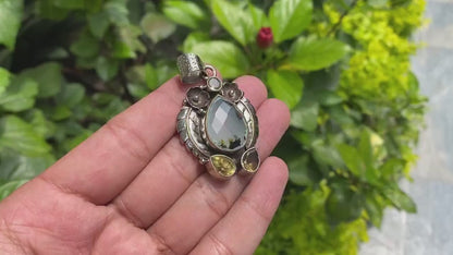 Handmade Floral Design Natural Chalcedony Gemstone Pendant for Daily Wear, Collectible Jewels, Aesthetic Pendant, Pendant for positivity.