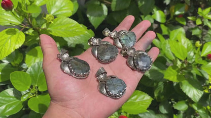Rustic Bohemian Labradorite Pendant – Unisex Tibetan Silver Pendant for Healing and Everyday Wear, Hammered floral Design, Trendy Pendant.
